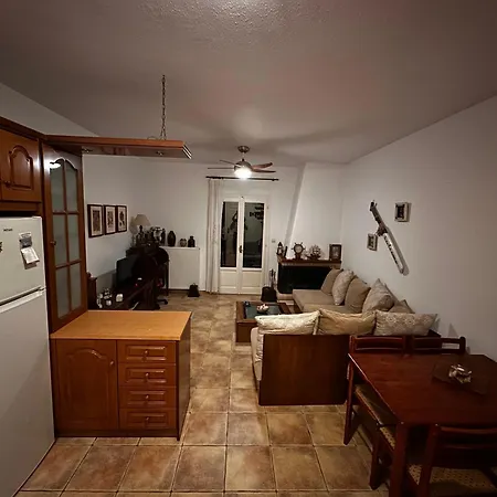 Apartamento Aliki House . Ideal For 4 Guests Páros