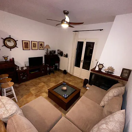 Aliki House . Ideal For 4 Guests Páros
