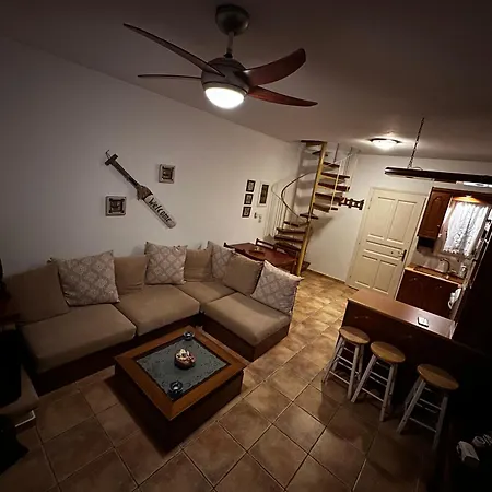 Apartment Aliki House . Ideal For 4 Guests *